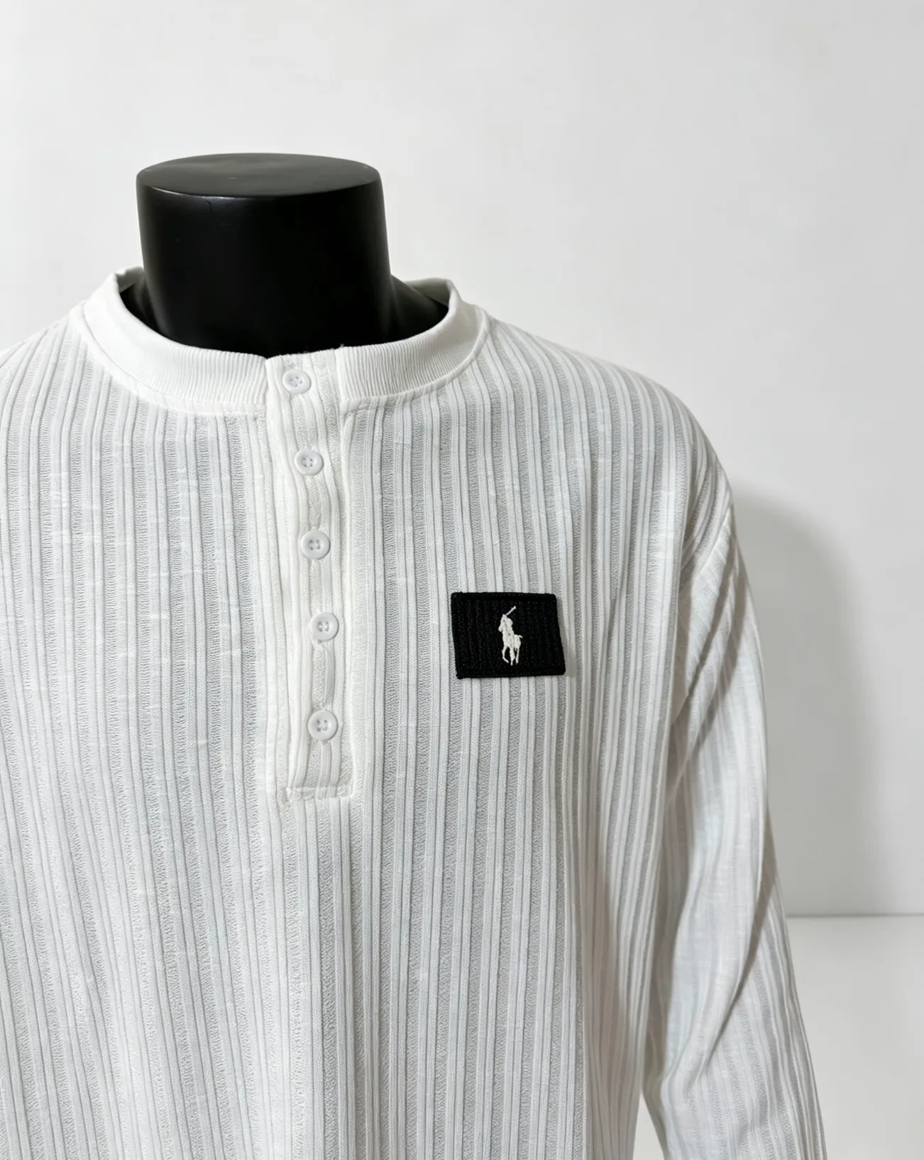 Pola ， ， ， ， ， ， 。 ， ， ， 、 ， ，Breathable ， 、 。 White ， ， ， 、 、 ， 、 ， ， ， 26 ， ， ， Versatile 。 ：Black White Size：M L XL/2XL